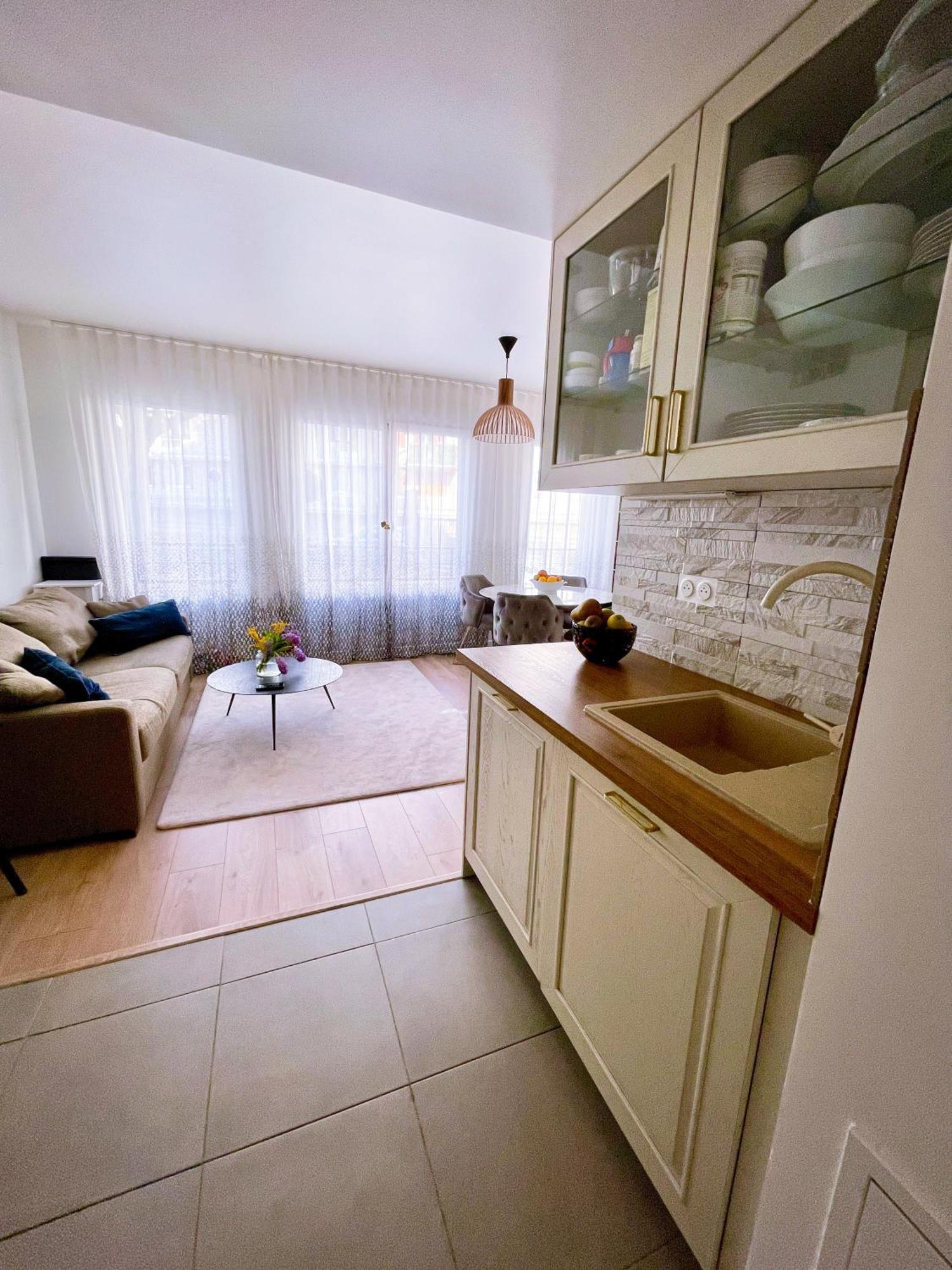 Grand Appartement Clichy Exterior photo