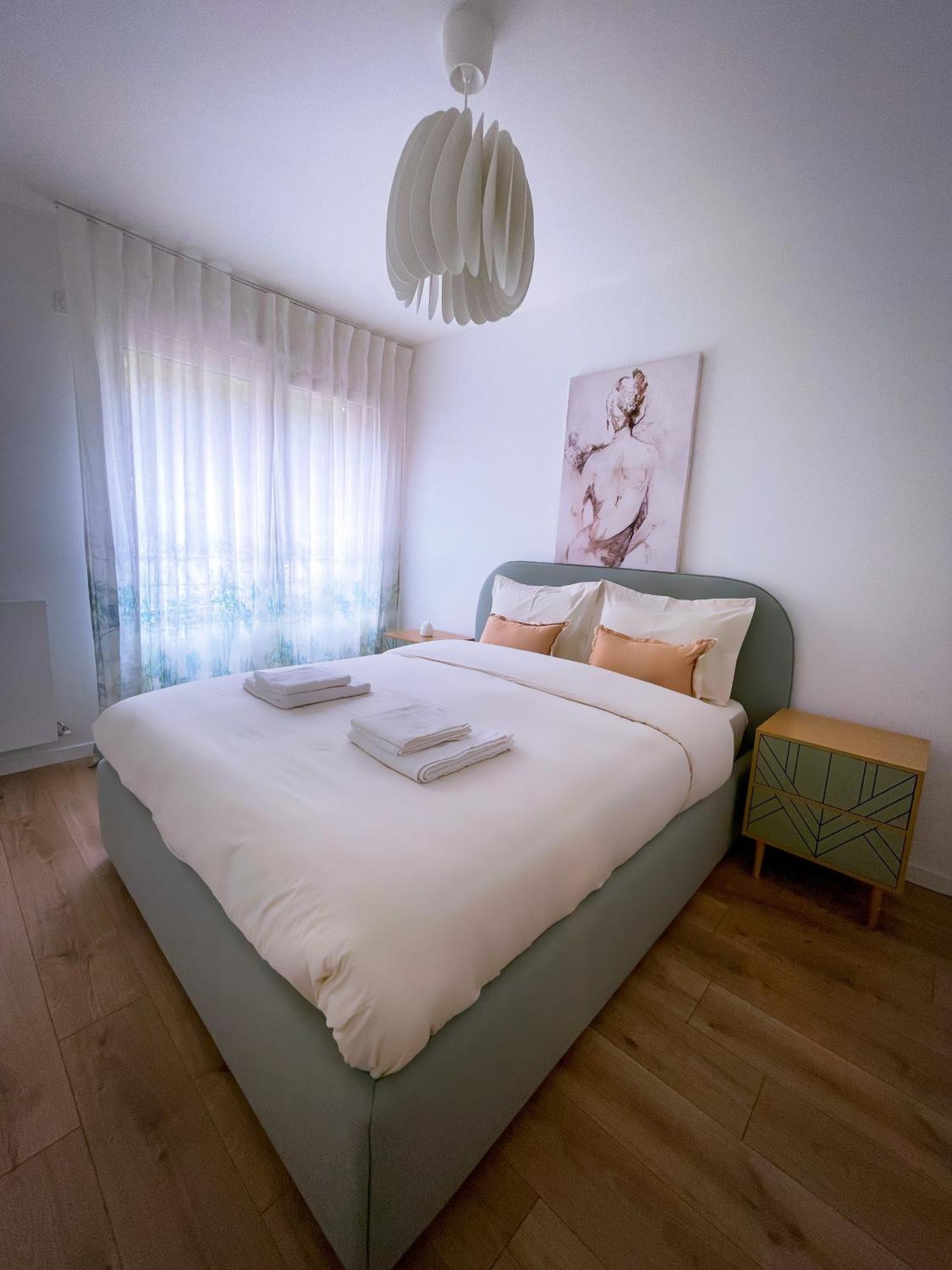 Grand Appartement Clichy Exterior photo